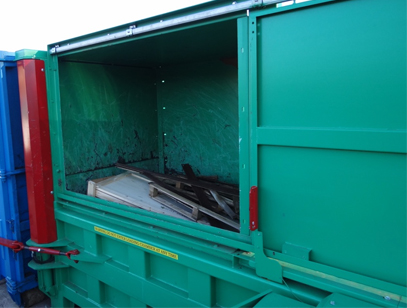 nside the loading chamber of the G140 pre-crusher compactor with wood waste