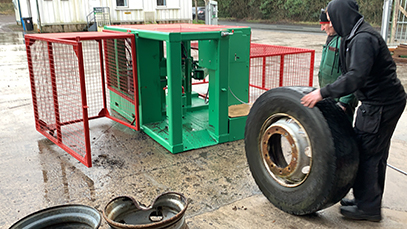 Gradeall Truck Tyre Rim Separator Rolling Tyre in 01