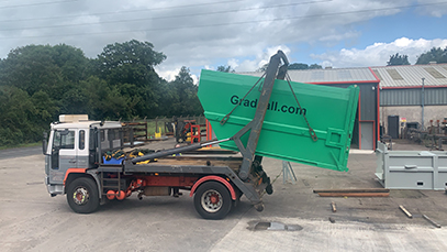 Gradeall C15 chain lift waste container 07