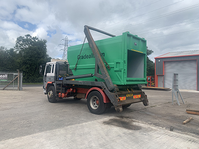 Gradeall C15 chain lift waste container 09