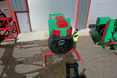 Aerial view of a worker operating the OTR tyre splitter, ready to slice a tyre
