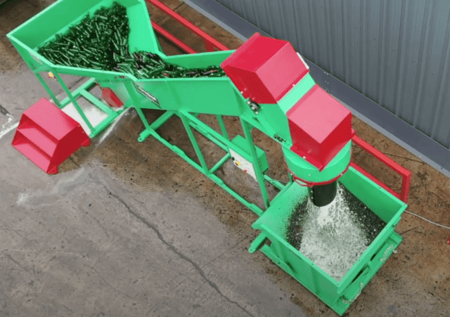 Gradeall international a glass crusher manufacturer with its large glass crusher machine